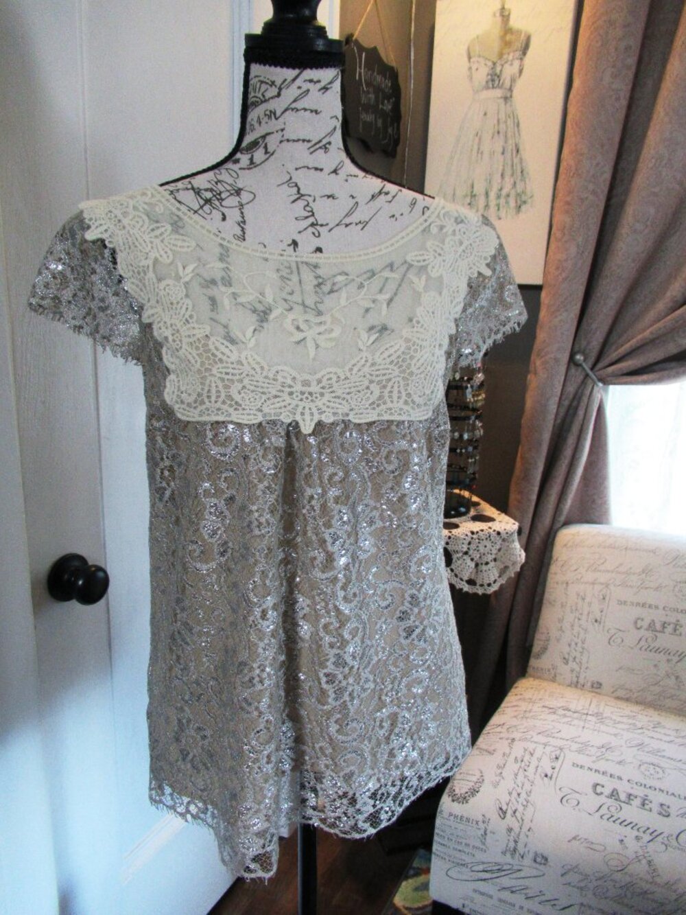 Anthropologie HD IN PARIS Cream & Silver Metallic Lace Top Blouse Size 6